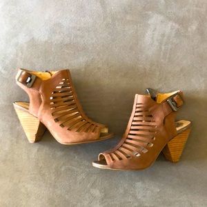 Vince Canuto Heels size 4M